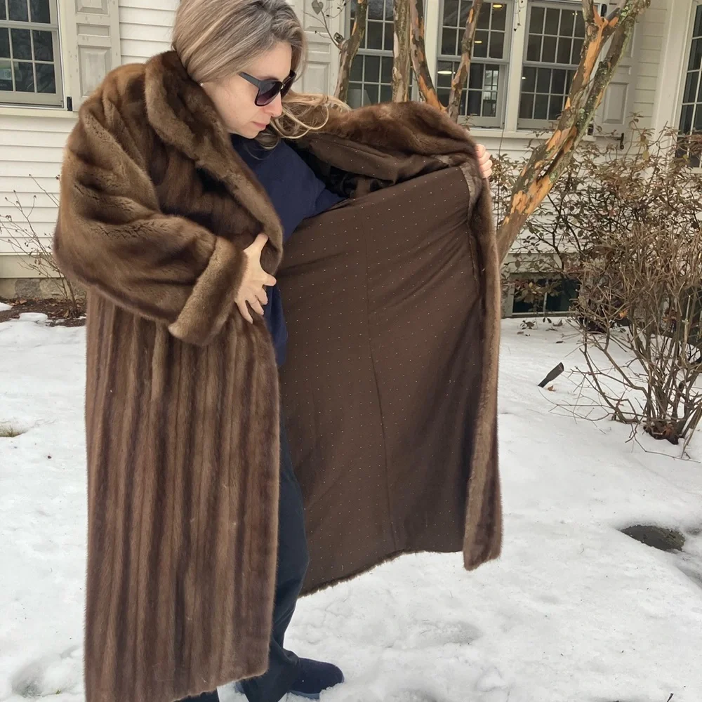 Luxurious Brown Mink Full-Length Fur Coat from very high-end furrier - Picture 5 of 11
